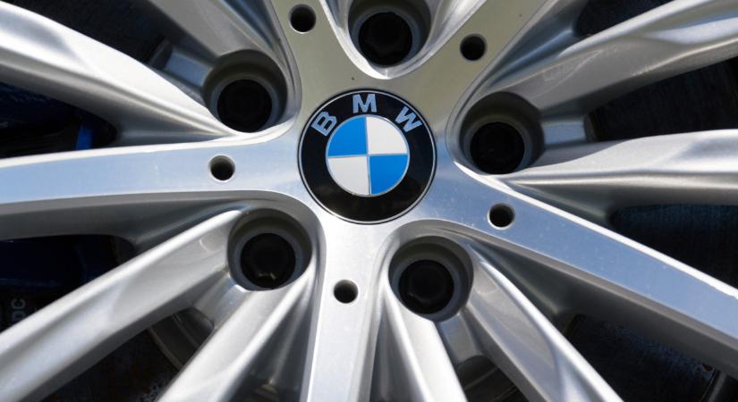 Brutális fordulat a BMW-nél: jön a megszorítás, Európa is érintett lehet