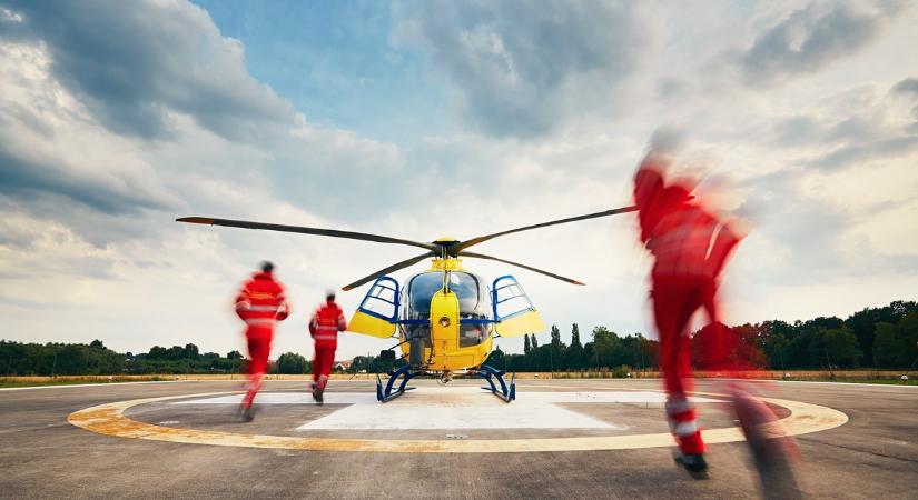 Borzalom, ami történt: teljes útzár az M1-esen, mentőhelikoptert is riasztottak a tömegbaleset helyszínére