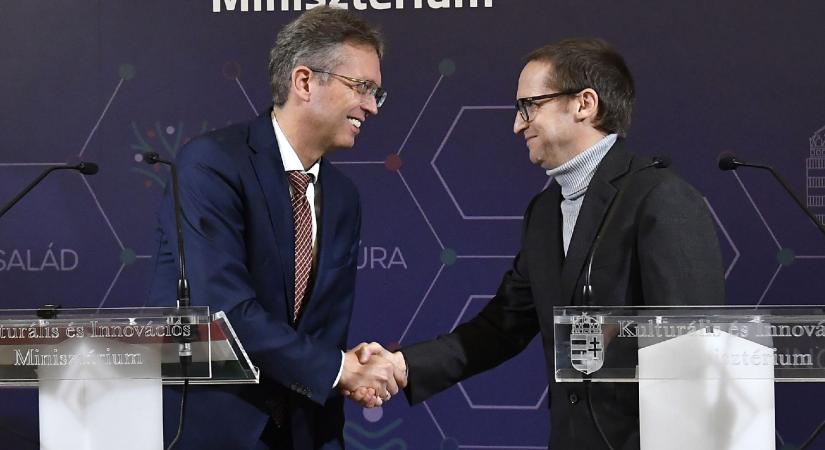 A választások előtt még 9 milliárd forintot küldtek a Demeter Szilárd vezette alapítványnak