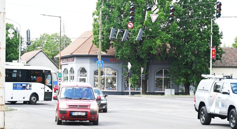 Kié az elsőbbség, ha elromlik a lámpa? Komoly vizsga elé állították a szolnoki autósokat