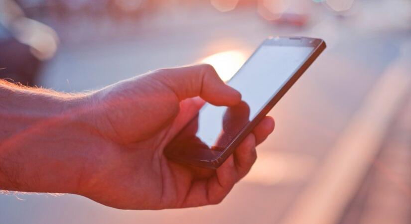 A maratoni beszélő és a kihangosított világpolgár: mit árulnak el rólunk a telefonálási szokásaink?