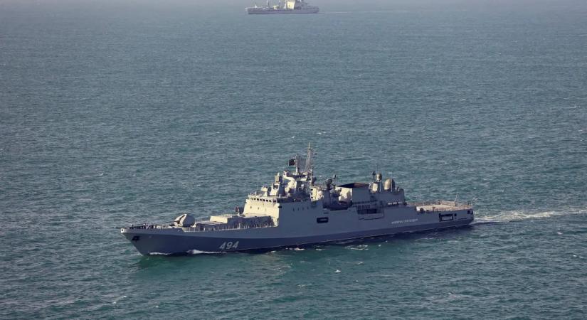 A brit miniszterelnök szerint rendkívül aggasztó a La Manche csatornán figyelmeztető lövéseket leadó orosz hadihajó ügye