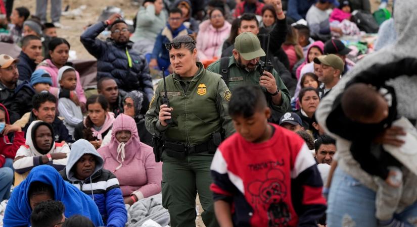 Az EP jóváhagyta az illegális migránsok hazatoloncolását