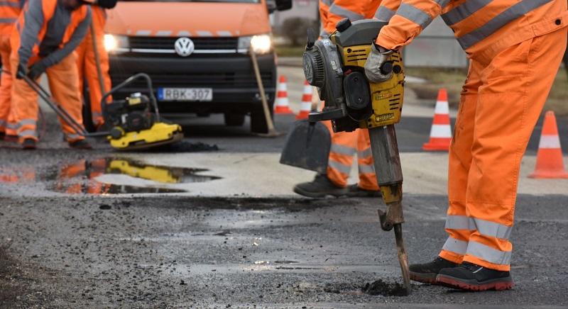 Teljes útzár lesz a Tiszavárkony-Szőlők bekötő úton