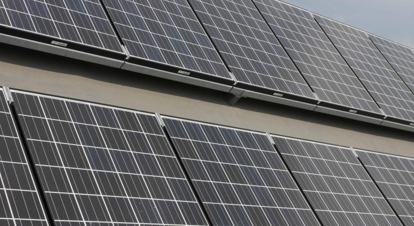 Nem elég megtermelni az áramot: Paksnál már tárolják is a napenergiát