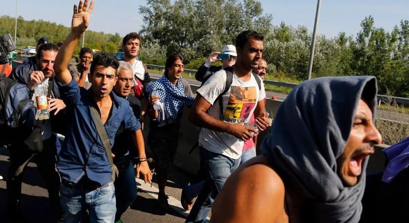 „Itt van a migrációs kutya elásva” – figyelmeztet Dömötör Csaba