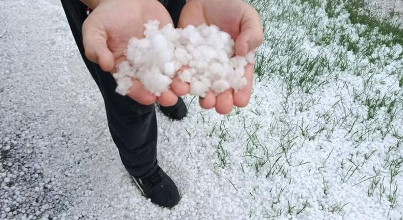 Elverte a jég a szombathelyi Lélekfarm jurtáját, 45 percen át tombolt a vihar - videó