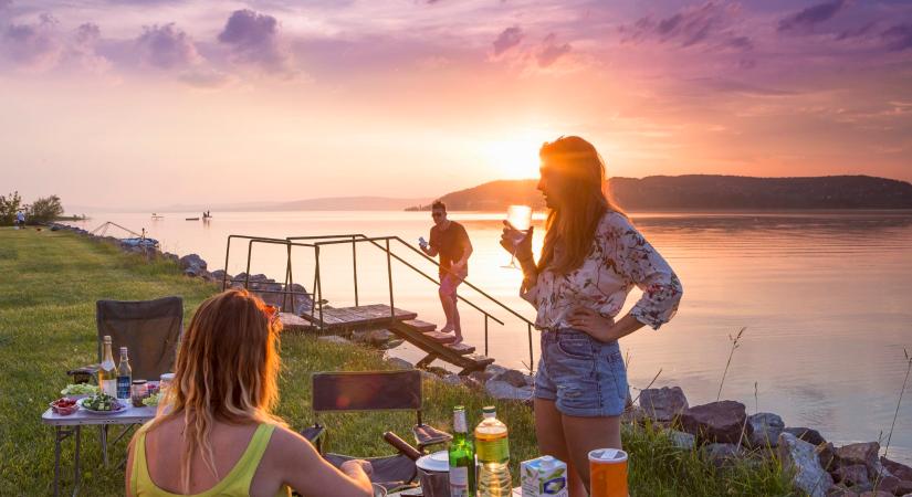 Új alkoholfogyasztási tilalom lépett életbe a Balatonnál