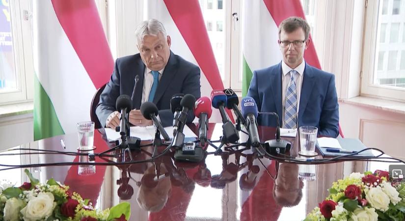 „Vannak hibáim, de szeretem őket” – mondta Orbán a választási vereség utáni első külföldi sajtótájékoztatóján