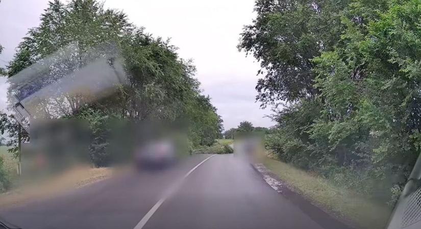 Egyetlen baleset, négy súlyos szabályszegés: életveszélyes állapotban vitték kórházba a sofőrt (videó)