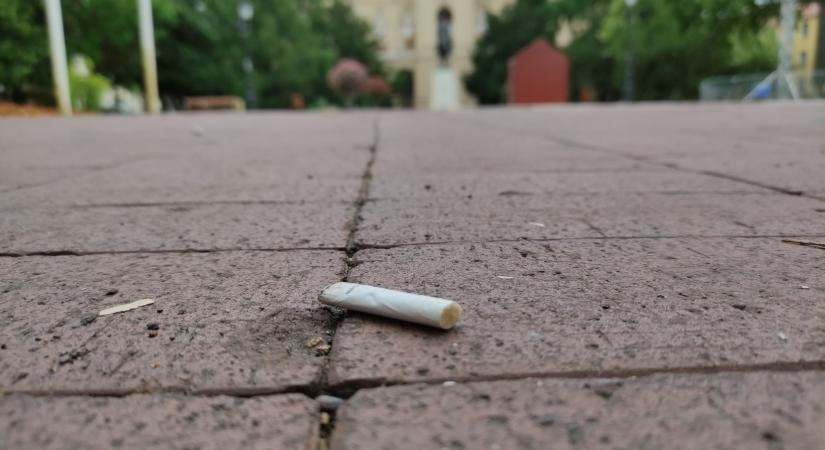 Hatvanezres büntetést kapott egy vásárhelyi, mert eldobta a cigarettacsikket