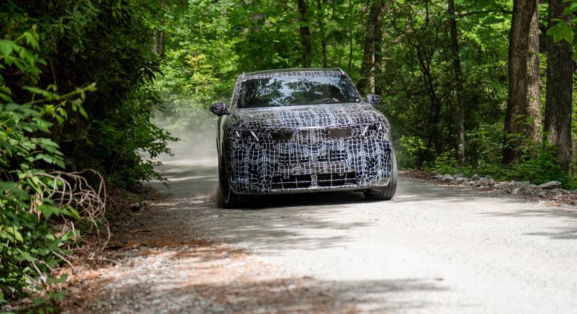 Nem viccel a BMW: óriásakkuval támad az új X5