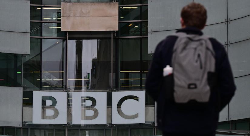 Ezrek vesztik el a munkájukat a világhírű médiabirodalomnál: másfél évtizede nem látott átalakítás jön a BBC-nél