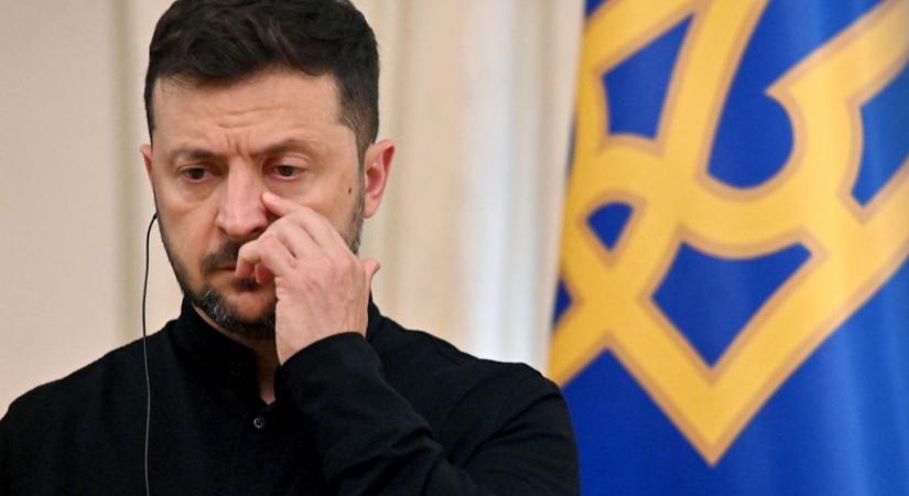 Látványos fordulat Ukrajnában: az ország lakosságának kétharmada Zelenszkij távozására számít