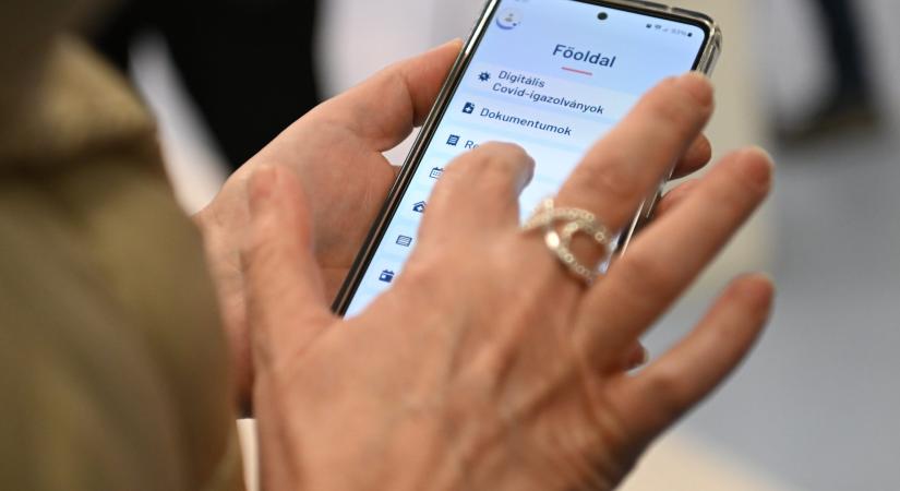 A tálibok megtiltották az okostelefonok használatát az afgán köztisztviselőknek