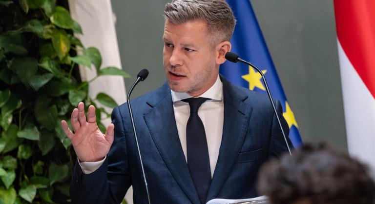 Magyar Péter nekiment Pócs Jánosnak, szerinte a Fidesz frakcióvezetője is lehetne