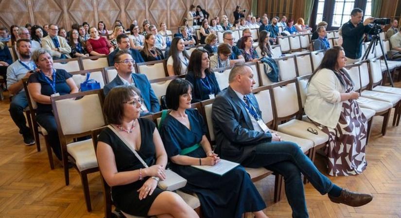 Konferenciával emlékeztek a szakalapító előtt a Debreceni Egyetemen