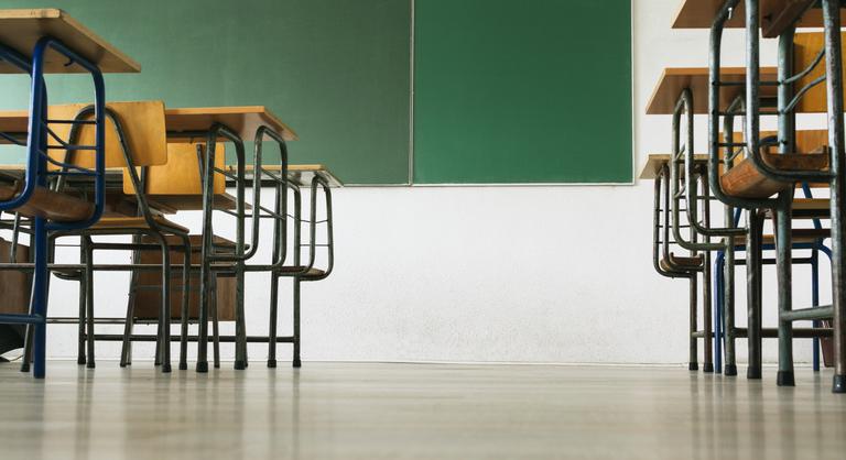Megszólalt a komádi feltételezett gyermekmolesztálás egyik áldozata, osztályfőnöke a szertárban is szexuálisan zaklatta