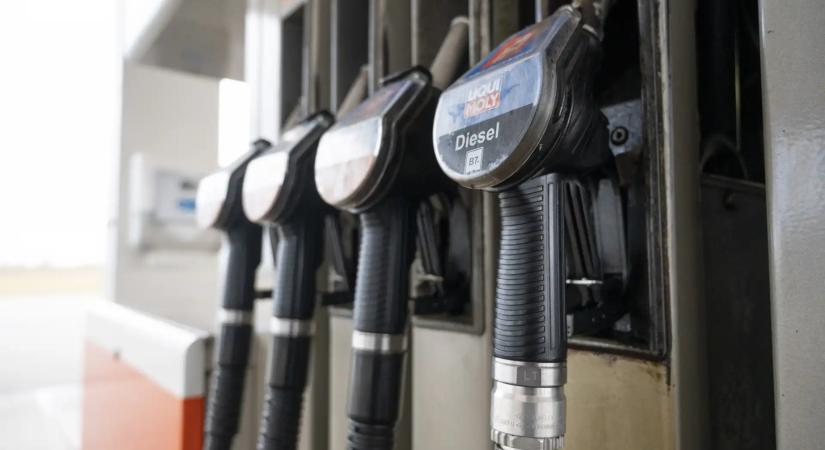 Magyar Péter bejelentése beigazolódhat: 80 dollár alatt a Brent, jelentősen csökken a benzin és a dízel ára