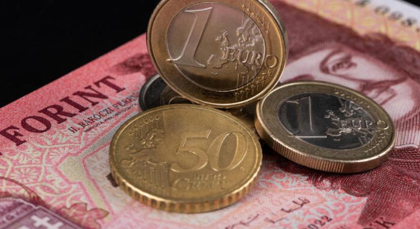 Csak hajszálnyit, de mégiscsak gyengült a forint
