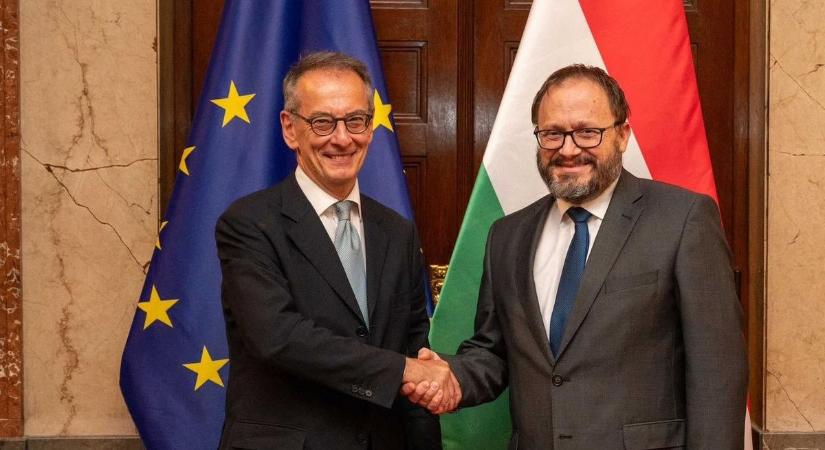 Budapestre érkezett az európai fejlesztési bank vezetője, a pénzügyminiszter fogadta