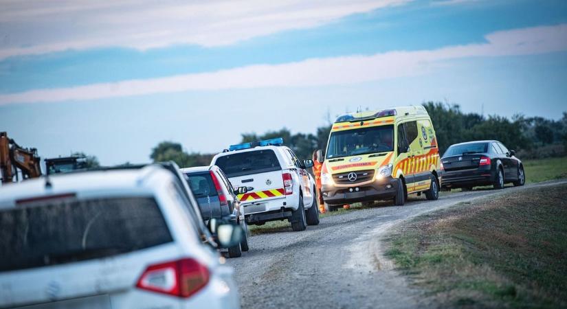 Két autó ütközött: teljes útzár, mentő is érkezett a helyszínre