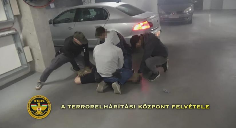 Videón az elfogás: rendőrnő lehetett a társa a szlovák ATM-robbantónak