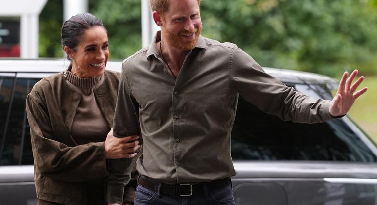Meghan Markle és Harry herceg négy év után visszatér az Egyesült Királyságba gyermekeikkel