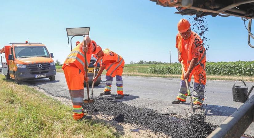 Végre megvan a megoldás a kátyúkra: Magyarországra is megérkezik a csodatechnológia – tíz perc alatt kész az útjavítás