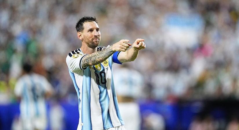 A sivatagi rókák nem tudtak szabadulni az argentin fojtásból, Messi triplájával nyertek az Argentinok