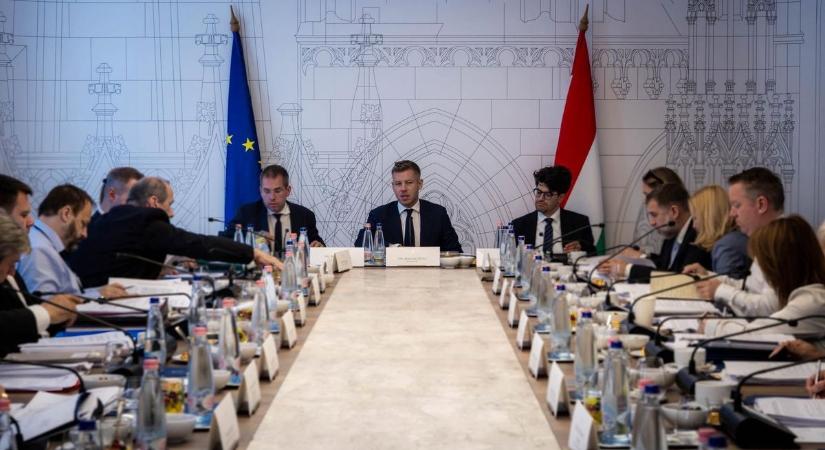 Rendkívüli bejelentést tett Magyar Péter: megszüntetik az üzemanyag védett árát Magyarországon – itt a Tisza-kormány döntése