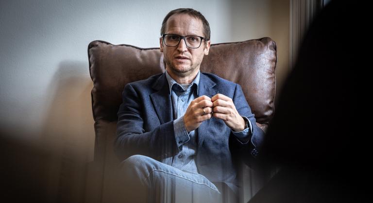 Magyar Hang: milliárdok záporoztak a Demeter Szilárd vezette alapítványhoz a kampányhajrában