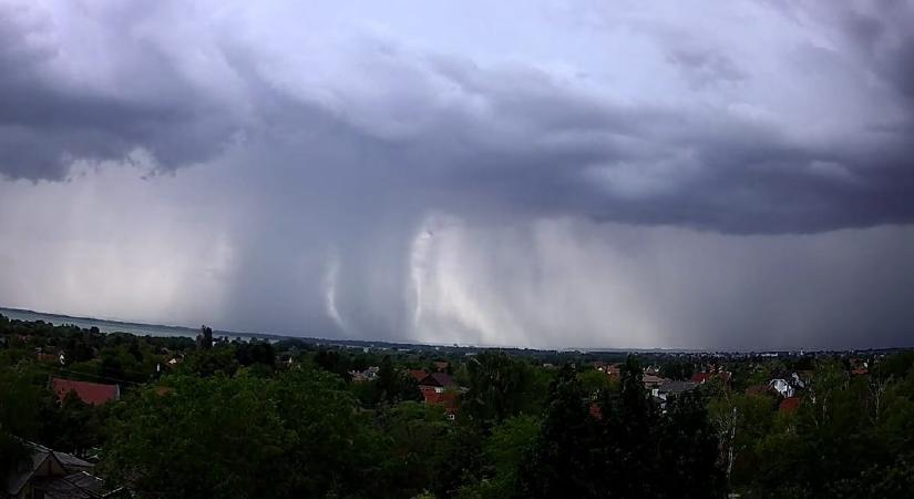 Videó: látványos légzuhatagokkal csapott le a vihar a Balatonra