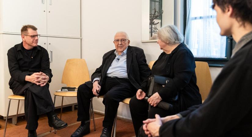 „Úgy látszik, ha semmi sem jutott eszedbe, akkor rendeztél egy Shakespeare-darabot”