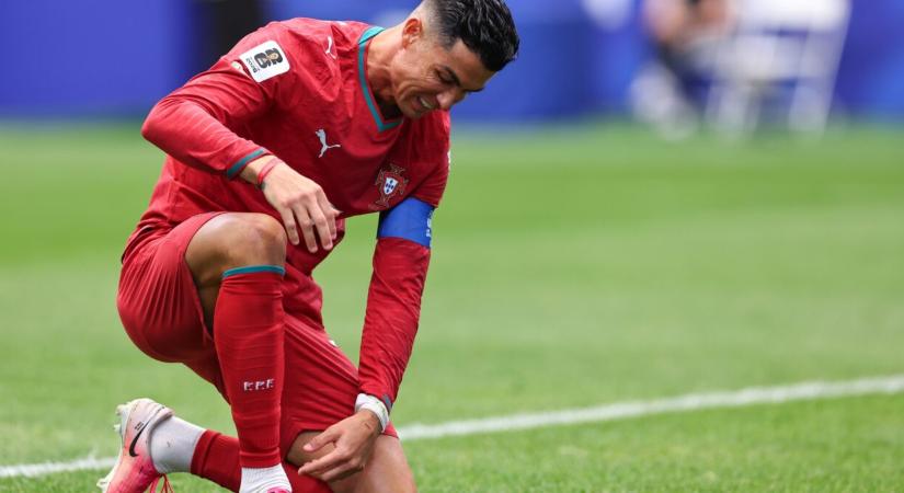Nem elég, hogy Ronaldo pocsék volt, még el kellett viselnie az ellenfél drukkereinek messizését is