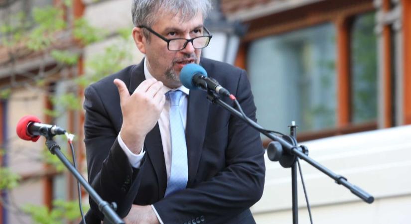 Hadházy: Nyugodtan lehetne előzetesbe helyezni Orbánt