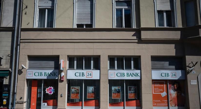 Banki csalás áldozata lett, majd észrevette, a bankja alapból napi 200 millió forint átutalását engedélyezi