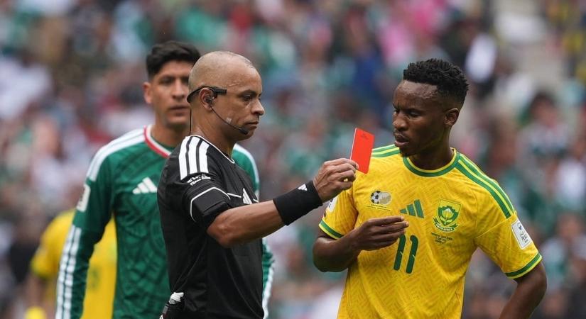 Három meccses eltiltást kapott a vb-n egy dél-afrikai játékos