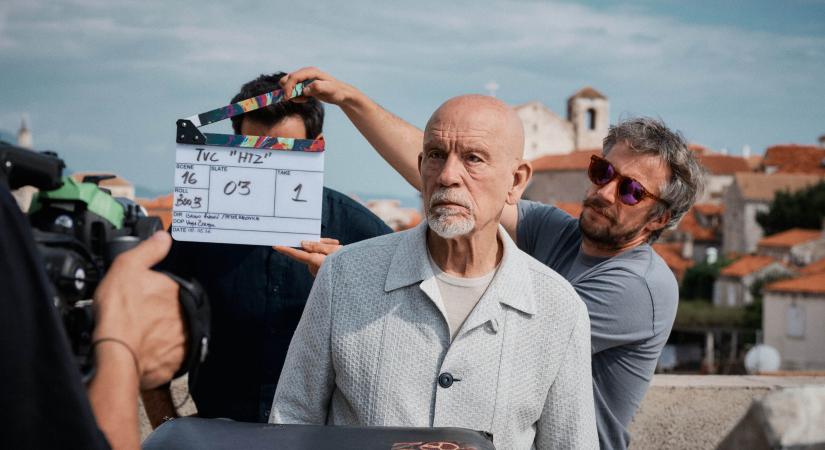 John Malkovich csábít a horvát tengerpartra