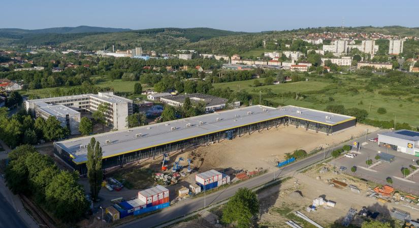 Fotókon mutatjuk, hol tart Salgótarján épülő bevásárlóparkja