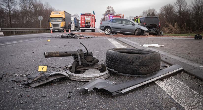Tragikus baleset történt Bikácsnál: egy ember meghalt, többen megsérültek