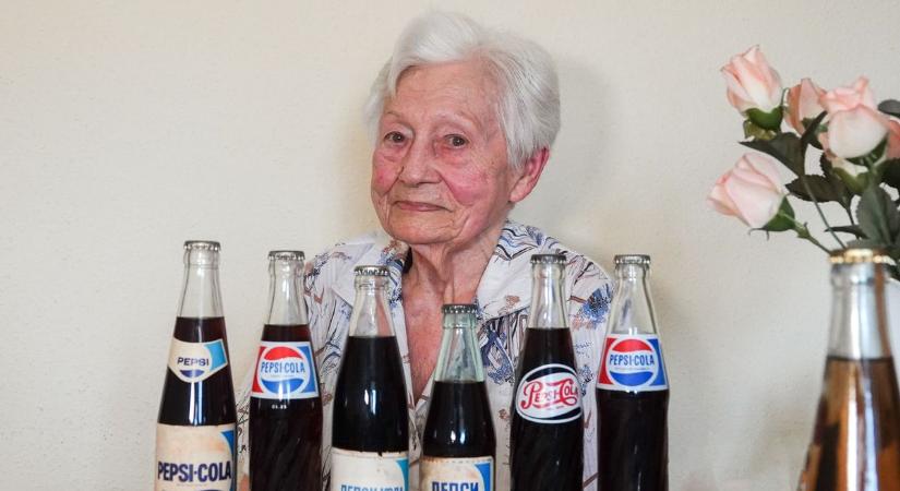 56 éve gördült le az első Pepsi a badacsonytomaji üzemből, ma is őrzi Irénke néni galéria
