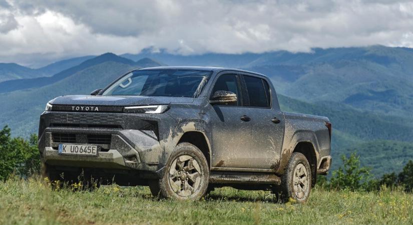Vezettük az új Toyota Hiluxot, amiből már elektromos is van