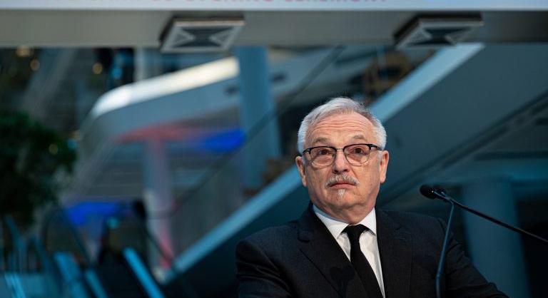 Győzelmi jelentéssel mondott le a Mol vezére a Corvinus feletti kuratórium éléről