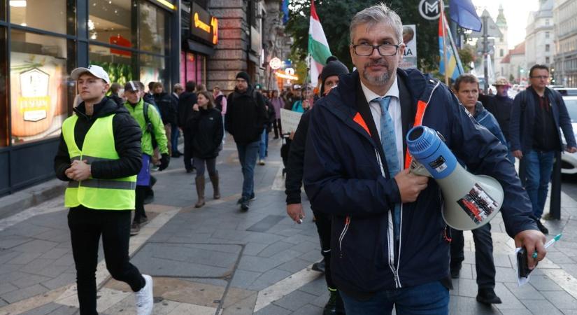 Hadházy szerint addig nincs rendszerváltás Magyarországon, amíg Orbán nem kerül börtönbe