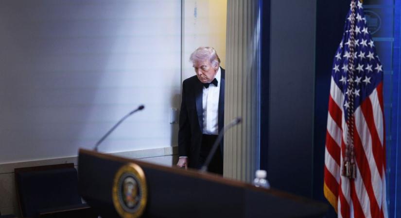 Trump olyat tett Versaillesban, amire tényleg senki nem számított