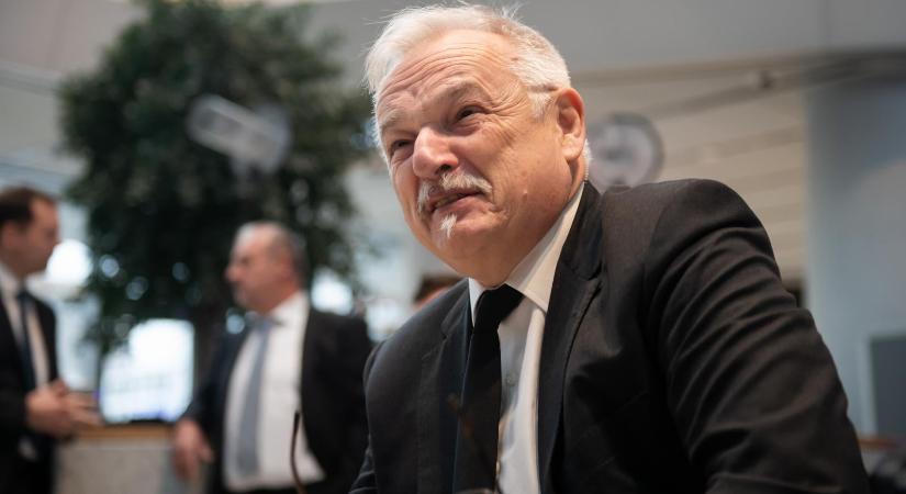 Hernádi Zsolt lemondott a Corvinust fenntartó alapítvány kuratóriumának éléről