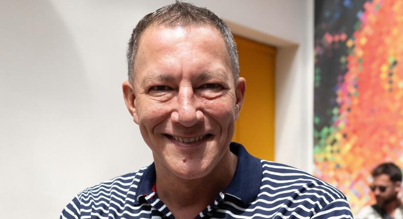 „Megint az a büdös k*rva írt?” – Németh Kristóf felesége frászt kap a színész egyik kolléganőjétől
