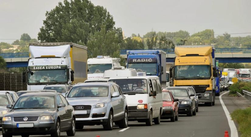 Balesetek miatt kilométeres dugó alakult ki az M3-on