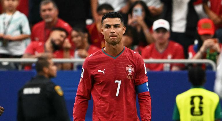 Mémeső zúdult Cristiano Ronaldóra, nem kímélték a sztárt a kongói drukkerek